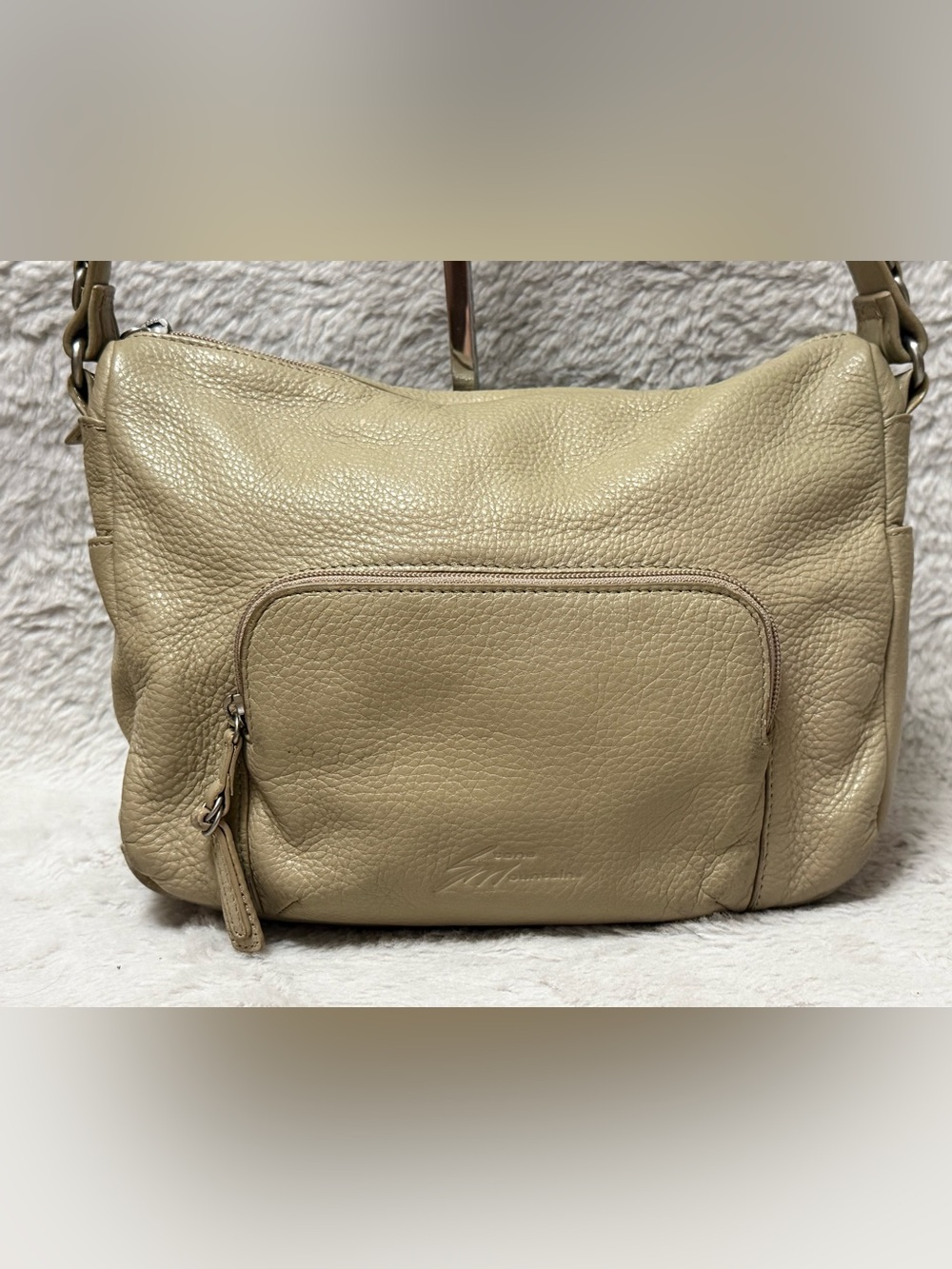 Stone Mountain Accessories Pebbled Leather Shoulder Bag in Light Beige